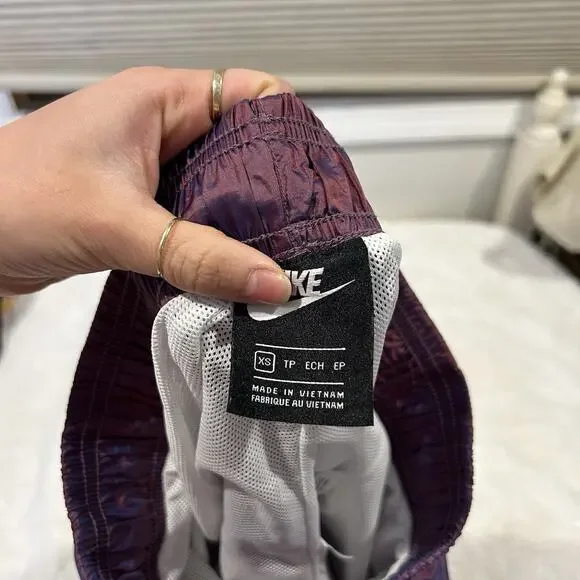 Nike Shorts Women Sz XS Purple Lined Iridescent Windbreaker Trunks Preppy Casual - Picture 3 of 6